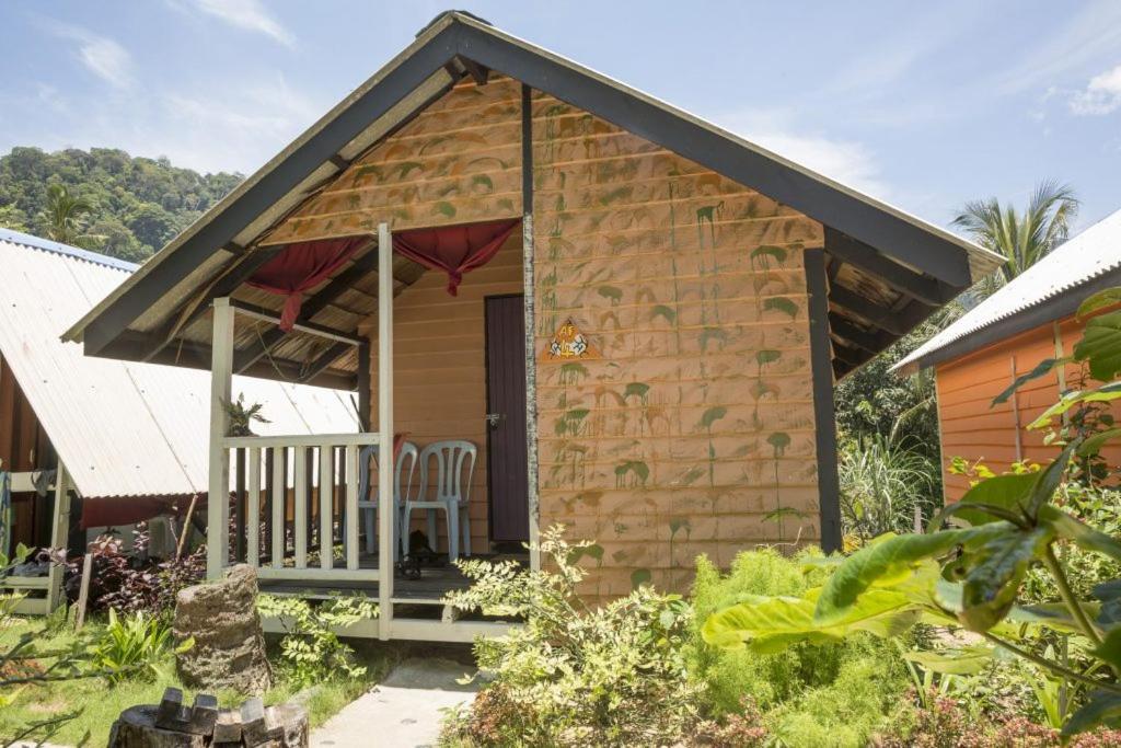 Beach Shack Chalet - Garden View Aframe Big Unit Kampong Juara Екстер'єр фото